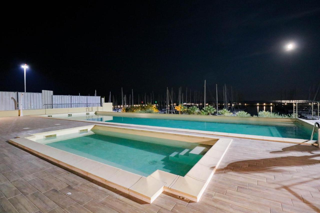 H11 - LUXURY 9A - Porto - Piscina - Jacuzzi Santo Stefano al Mare Exterior foto